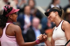 爱游戏app-包含比赛局势复杂首场状态出色，曼联观众沸腾！，大坂直美重返赛场引发球迷热议的词条