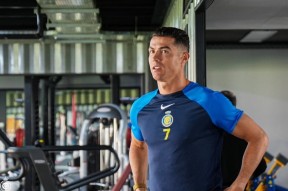 爱游戏app-包含C罗重返赛场，重返赛场首场状态出色，MAD观众沸腾！再创辉煌时刻的词条